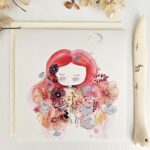 Voščilnica Vesna z akvarelno ilustracijo rdečelase deklice s cvetjem in mesecem